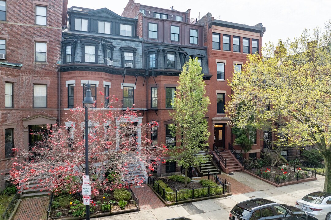 447 Beacon St in Boston, MA - Foto de edificio