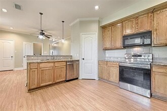 482 Pecan Hollow St in Ennis, TX - Building Photo - Building Photo