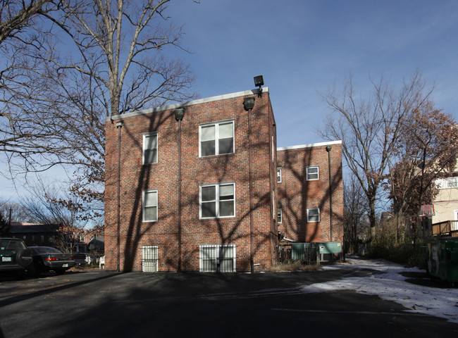 7057 Carroll Ave in Takoma Park, MD - Building Photo - Building Photo