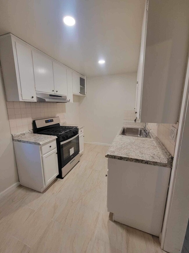 7160 Perris Hill Rd, Unit #2 in San Bernardino, CA - Foto de edificio - Building Photo