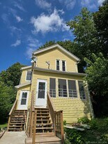 7 Ash St in Waterbury, CT - Building Photo