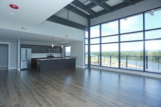 River House Apartments in Schenectady, NY - Building Photo - Interior Photo