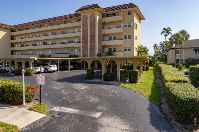 Crystal Lake 4100 in Deerfield Beach, FL - Foto de edificio - Building Photo