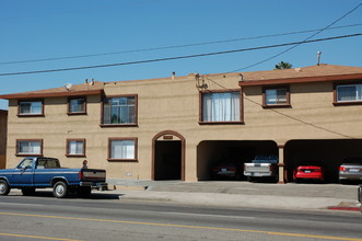 13135 Vanowen St in North Hollywood, CA - Building Photo - Building Photo