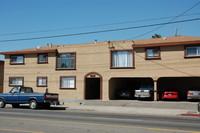 13135 Vanowen St in North Hollywood, CA - Foto de edificio - Building Photo