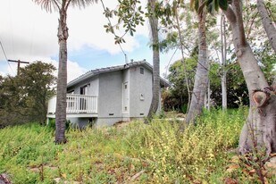 915 Valley Dr in Vista, CA - Building Photo