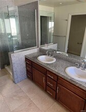10007 White Oak Ave in Los Angeles, CA - Building Photo - Building Photo
