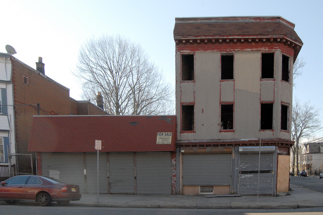 452 Avon Ave in Newark, NJ - Building Photo