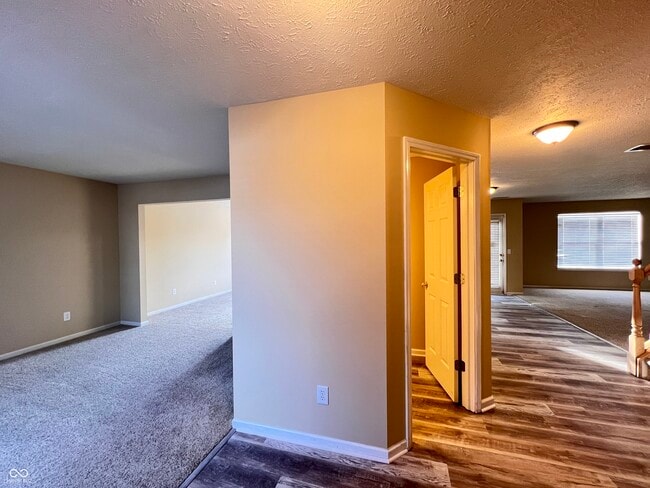 5913 Sandalwood Dr in Carmel, IN - Building Photo - Building Photo