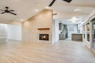 8101 Ceberry Dr in Austin, TX - Foto de edificio - Building Photo