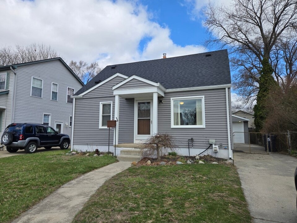 1113 Whitcomb Ave in Royal Oak, MI - Foto de edificio