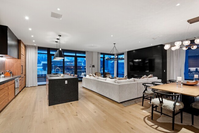 77 Wood Rd in Snowmass Village, CO - Building Photo - Building Photo