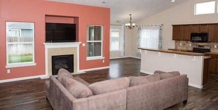 12524 W Pacific Ct in Airway Heights, WA - Building Photo - Building Photo