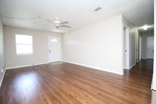 7100 Santa Barbara St in Pensacola, FL - Building Photo - Building Photo