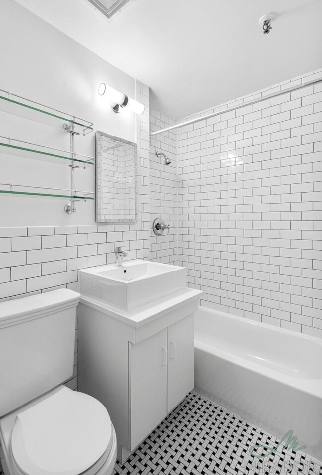 127 4th Ave in New York, NY - Building Photo - Building Photo