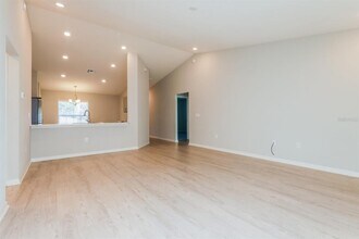 992 First Dr in Eagle Lake, FL - Building Photo - Building Photo