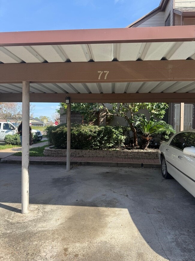 8287 Sands Point Dr in Houston, TX - Building Photo - Building Photo