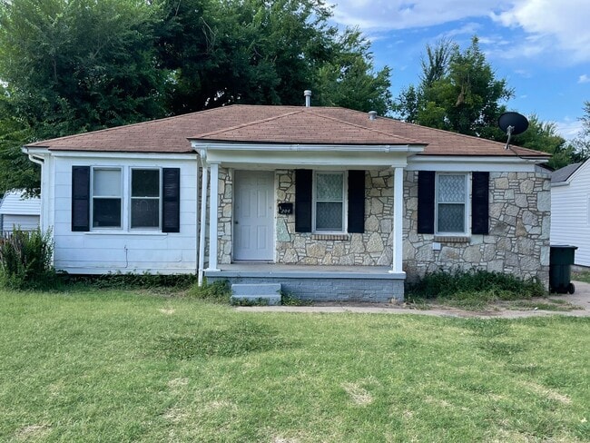 property at 204 W Kittyhawk Dr