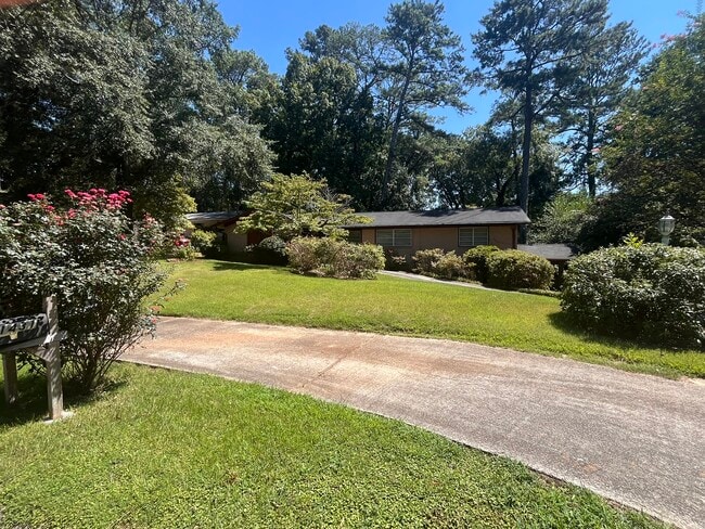 property at 1431 Southland Vista Ct NE