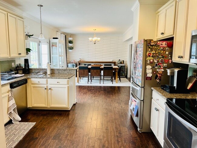 property at 105 Oak Meadow Ln