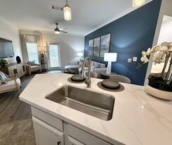 2277 S Kirkwood Rd in Houston, TX - Building Photo