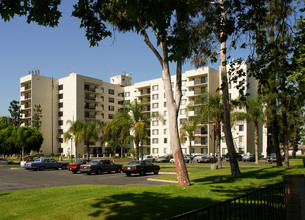 Dino Papavero Senior Centre Apartments in Fontana, CA - Foto de edificio - Building Photo