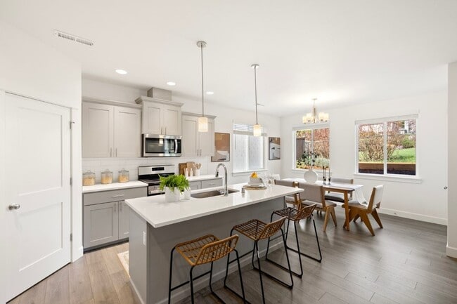 15240 SE 255th Ct in Covington, WA - Building Photo - Building Photo