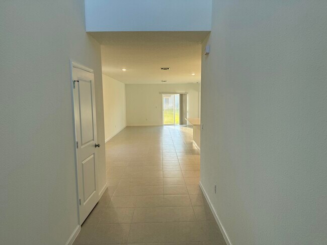 664 Carlyle Wy in Fort Pierce, FL - Building Photo - Building Photo