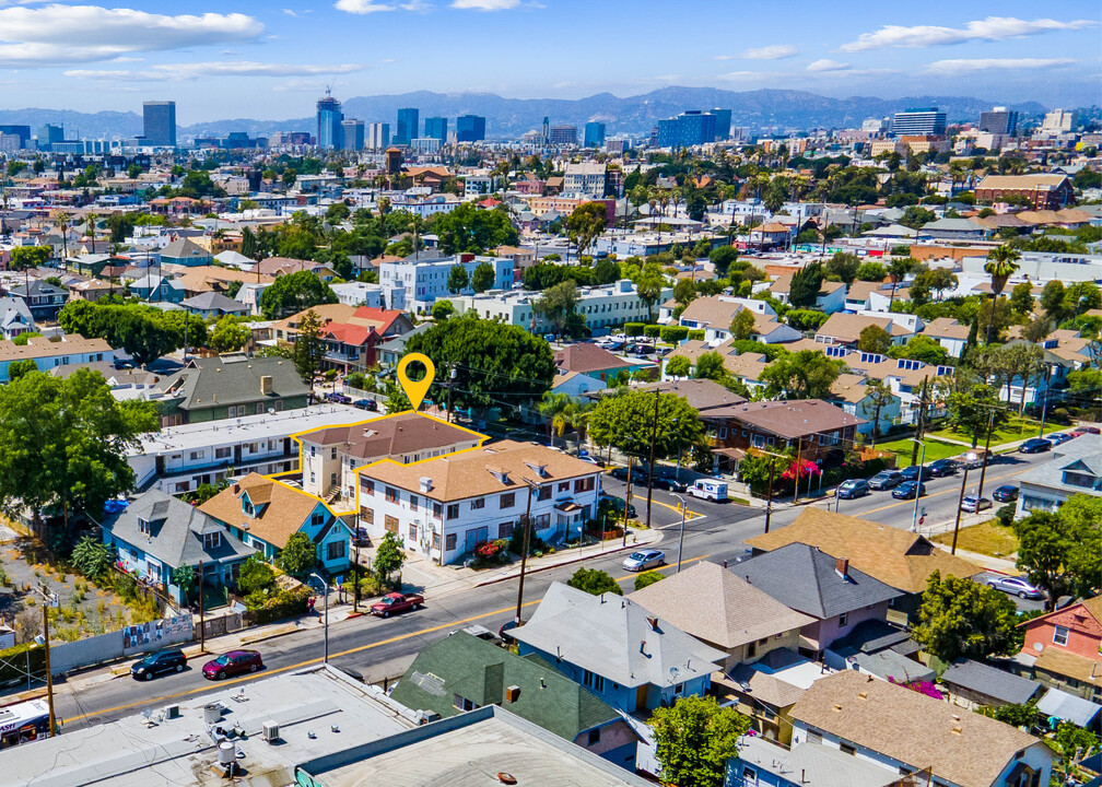 1102 W 18th St in Los Angeles, CA - Building Photo