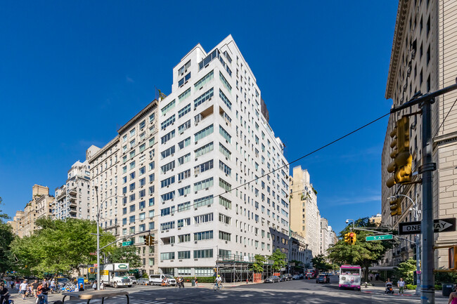 910 5th Ave in New York, NY - Foto de edificio - Building Photo