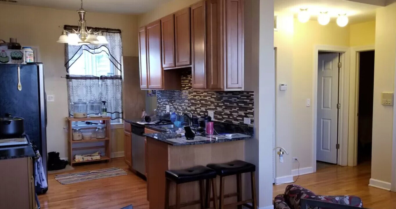 2403 N Hamlin Ave in Chicago, IL - Building Photo