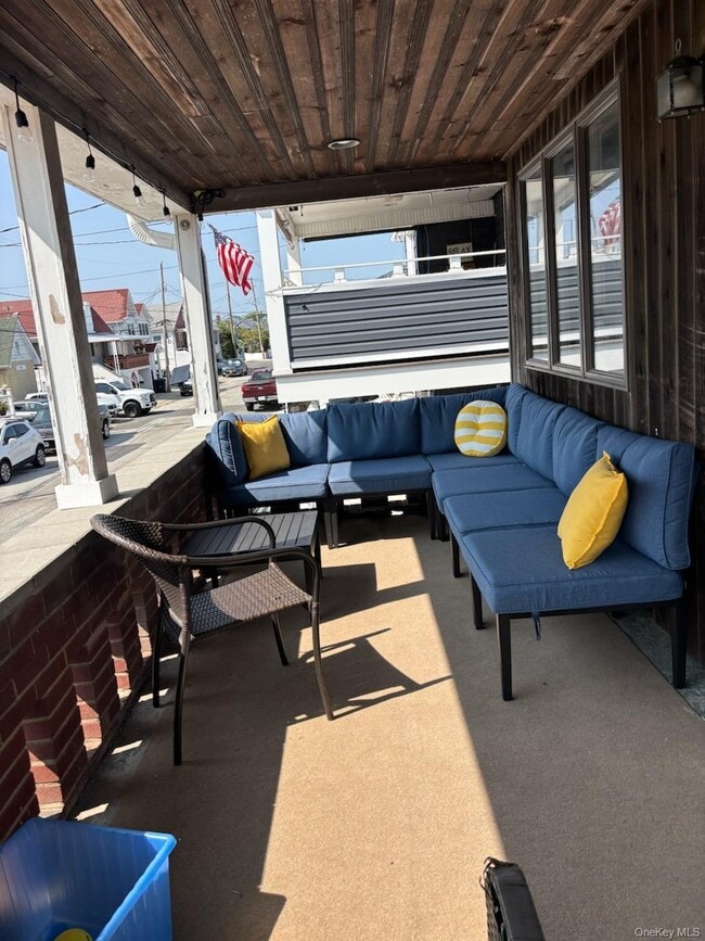 44 Oswego Ave in East Atlantic Beach, NY - Building Photo - Building Photo