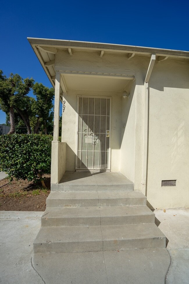 1721 S 9th St in Alhambra, CA - Building Photo - Building Photo