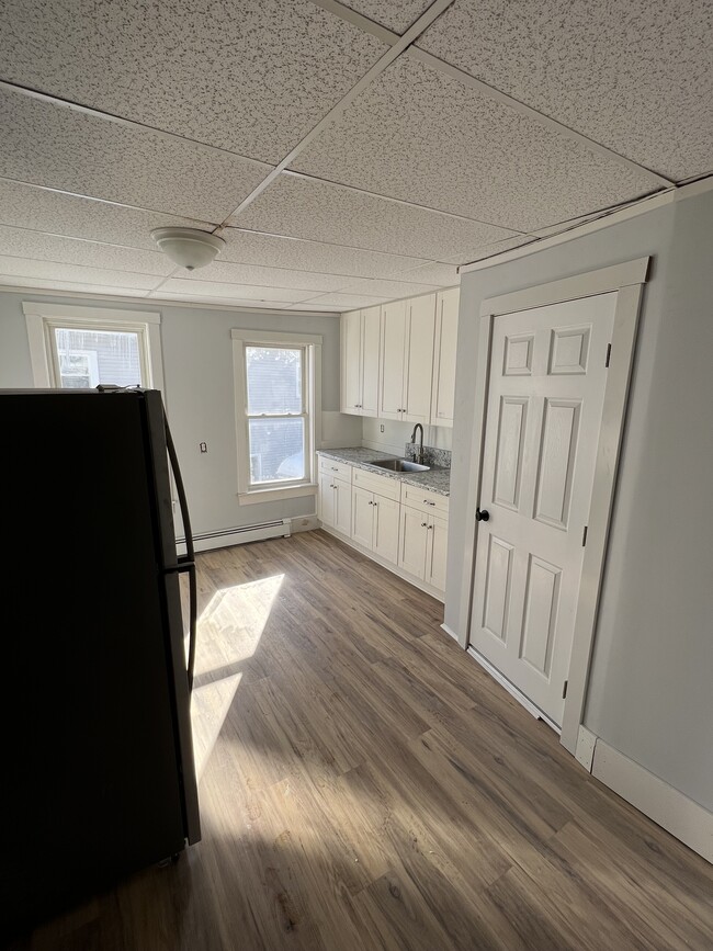 86 Hampshire St, Unit 1 in Auburn, ME - Foto de edificio - Building Photo