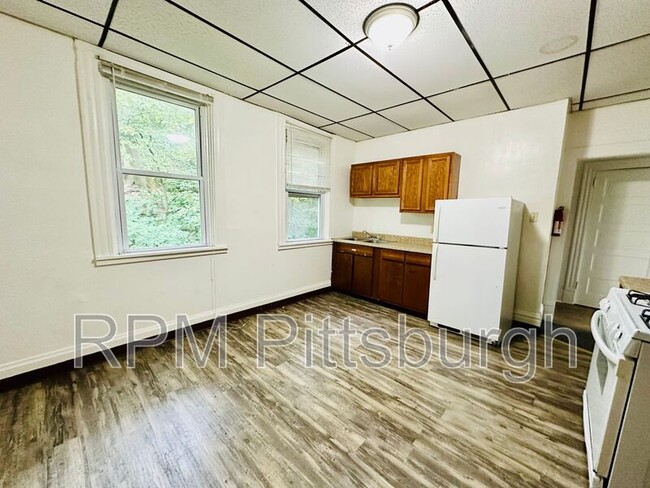 1017 Emporia St in Pittsburgh, PA - Building Photo - Building Photo