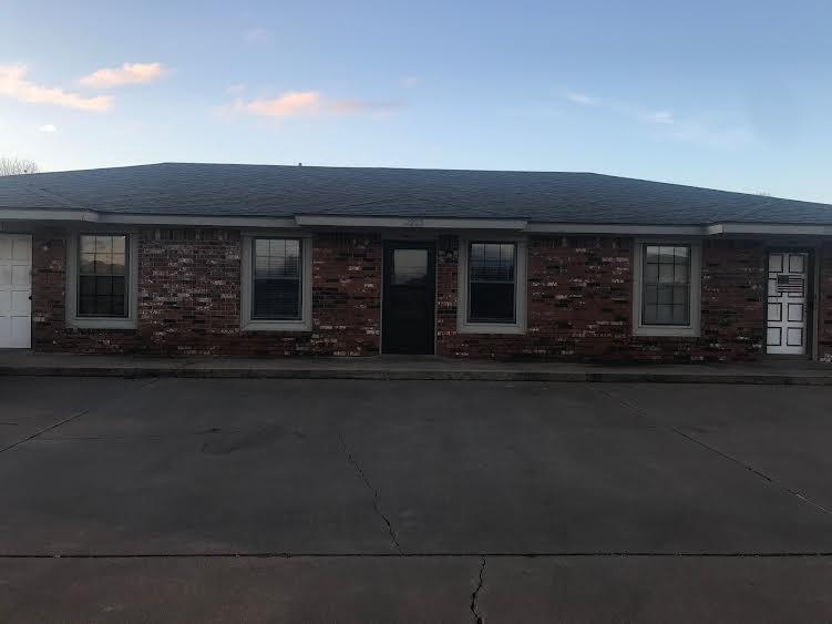 2222 N 1st St in Weatherford, OK - Building Photo