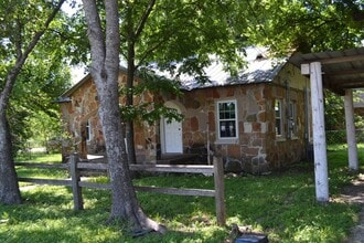 408 E North Ave in Lampasas, TX - Building Photo - Building Photo