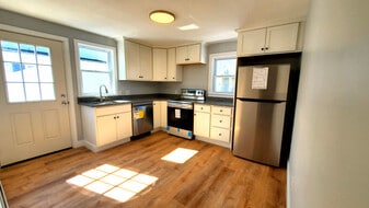 44 Fairview St, Unit B in Manchester, NH - Building Photo