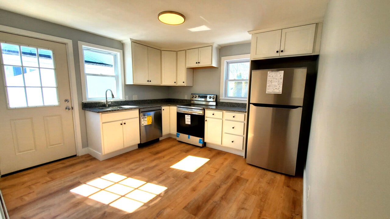 44 Fairview St, Unit B in Manchester, NH - Foto de edificio