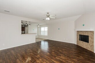 212 Arrowhead Dr in Burleson, TX - Building Photo - Building Photo