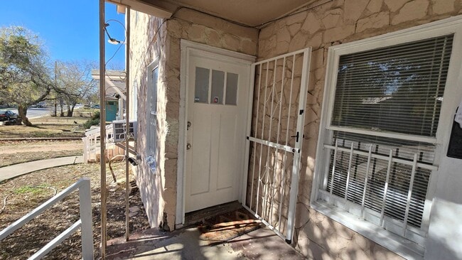 323 Claremont Ave in San Antonio, TX - Building Photo - Building Photo