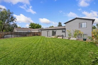 569 S Edinburgh Dr in Loveland, CO - Building Photo - Building Photo