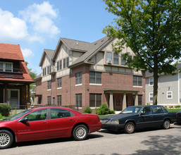 818 S Forest Ave in Ann Arbor, MI - Foto de edificio - Building Photo