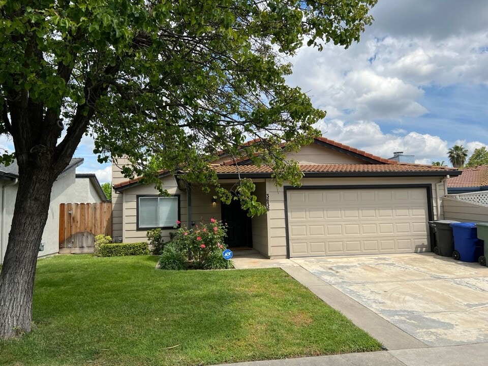 3636 Almeria Dr in Modesto, CA - Building Photo