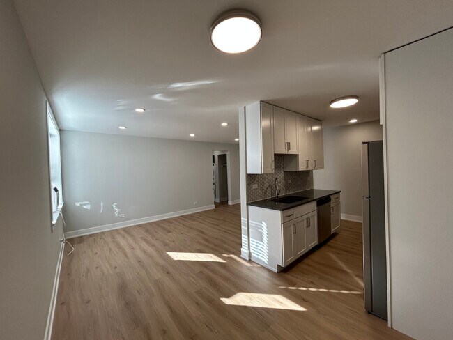 540 W Aldine Ave, Unit 530-314 in Chicago, IL - Building Photo - Building Photo