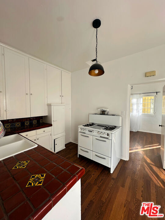 4237 Garthwaite Ave in Los Angeles, CA - Building Photo - Building Photo