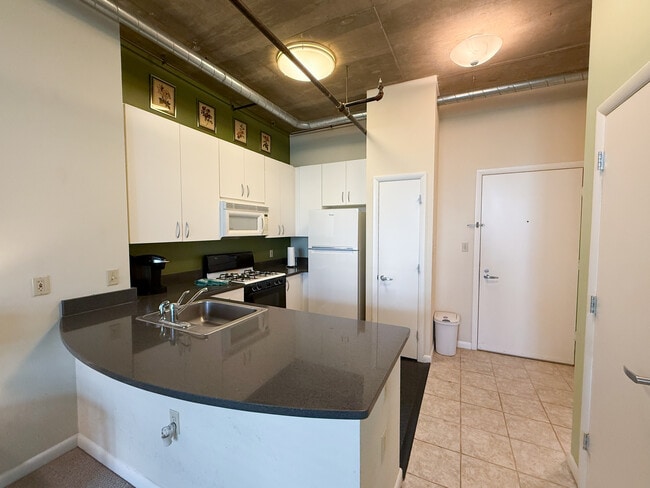 1300 N St NW, Unit 318 in Washington, DC - Foto de edificio - Building Photo