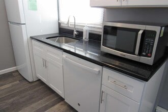 9 Alpine Dr in Wappingers Falls, NY - Building Photo - Building Photo