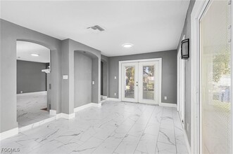 4472 E Riverside Dr in Ft. Myers, FL - Building Photo - Building Photo