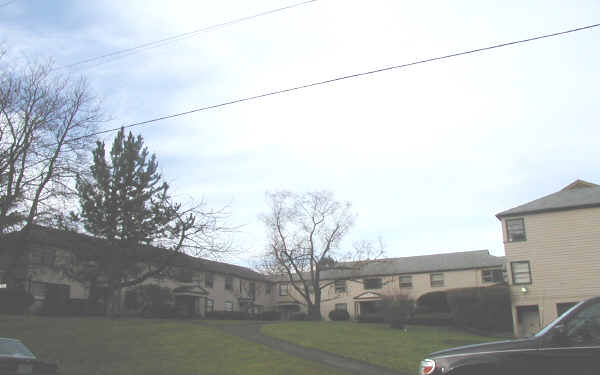 Creston Court in Portland, OR - Foto de edificio - Building Photo